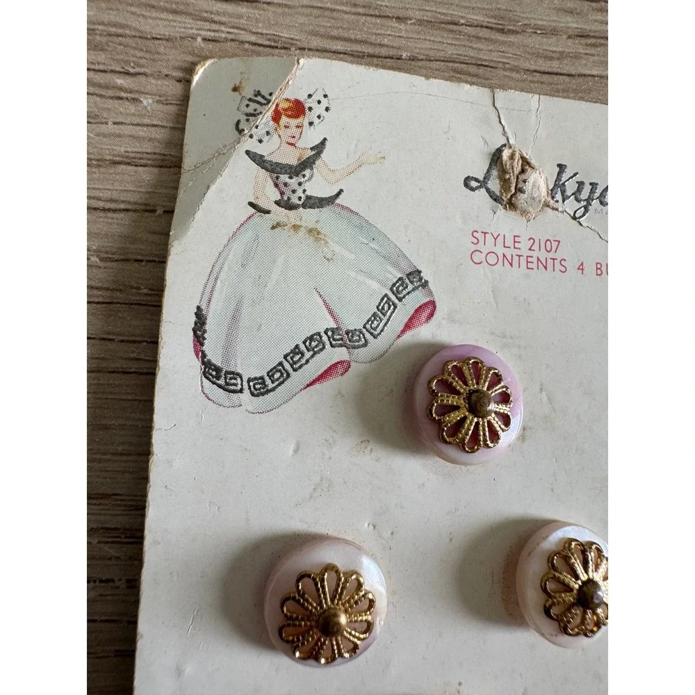 Vintage Button Lot White Cream Pearlized La Mode Le Bouton Streamline Ephemera